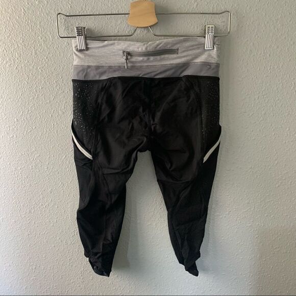 Lululemon Run a Marathon Crop - Picture 5 of 6